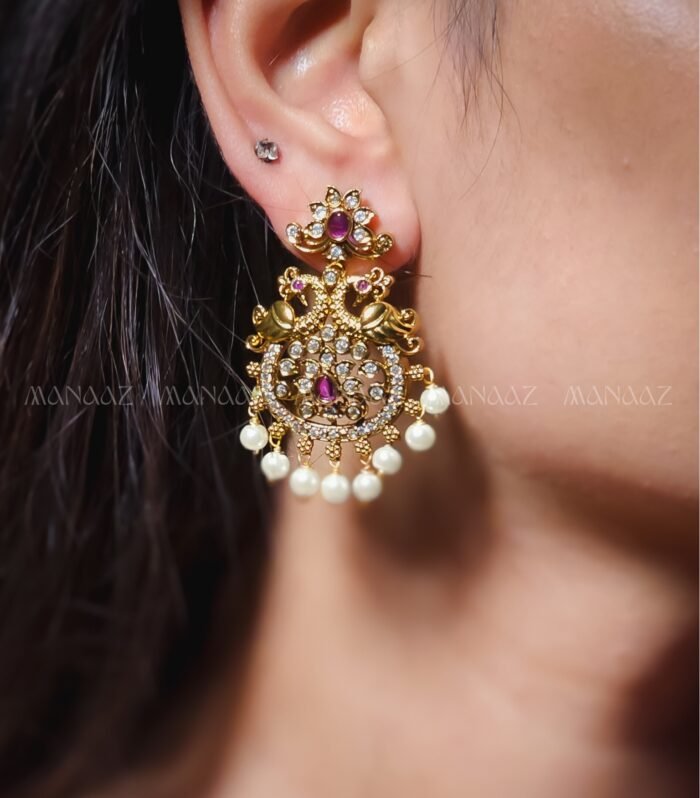 Suvarna Stambha Dangler Earrings
