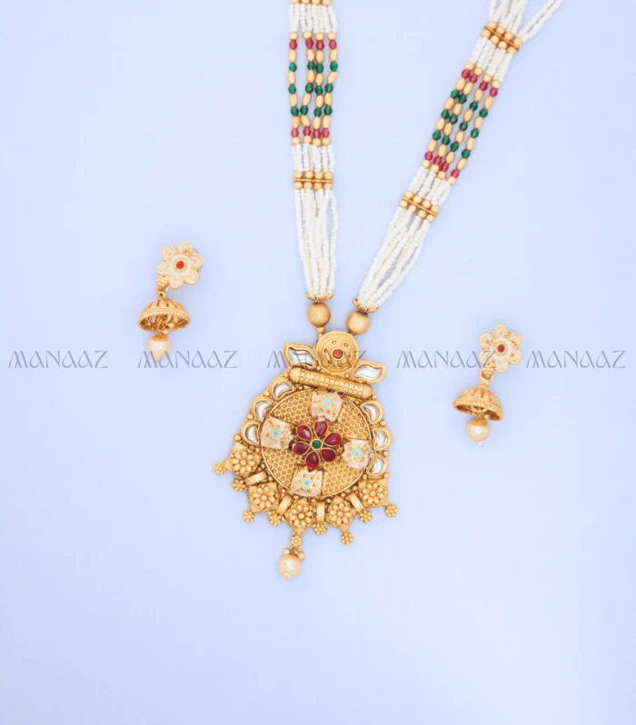 Chaturasra Emerald Pendant Set