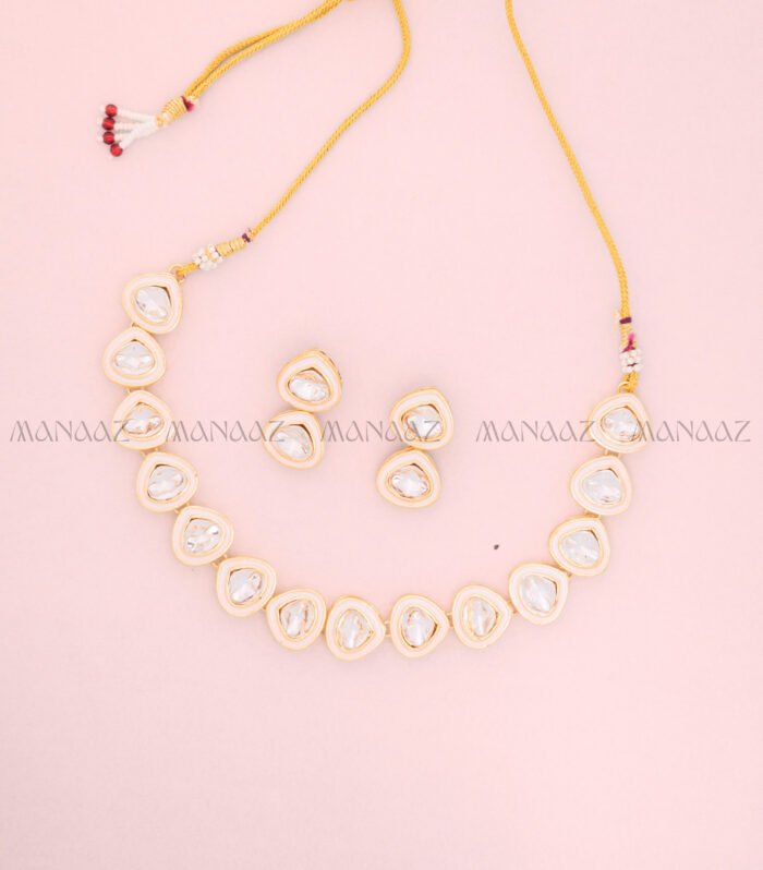 Triangula Kundan Choker Set