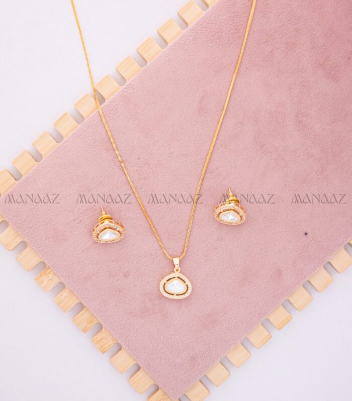 Shwetabha Cloud Pendant Set