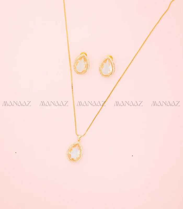 Moti Sundari Pendant Set