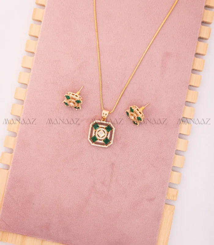 Vrinda Emerald Pendant Set