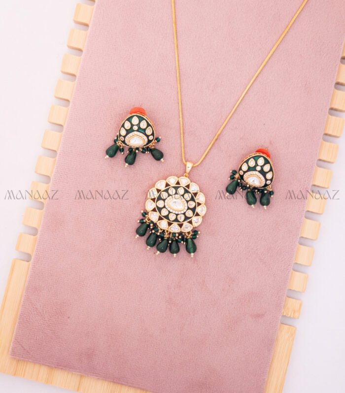 Vrinda Emerald Pendant Set
